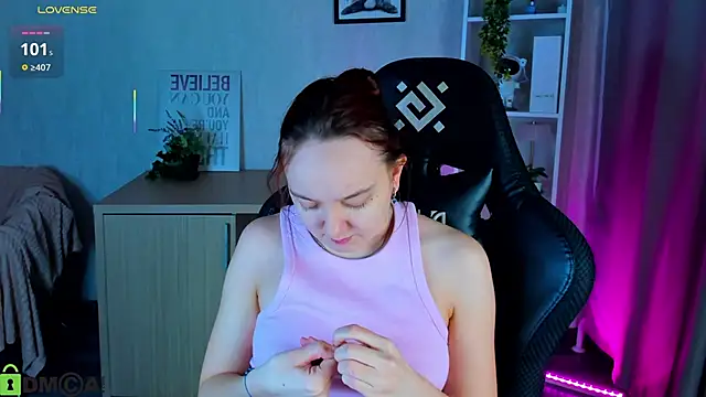 Snapshot of Fera1_Berry chatting on November 14, 2025, 3:33 pm Fera1 Berry online show from November 14, 2025, 3:33 pm