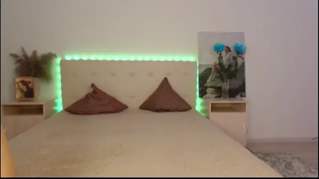 RoxannePure online show from October 21, 2025, 4:13 am