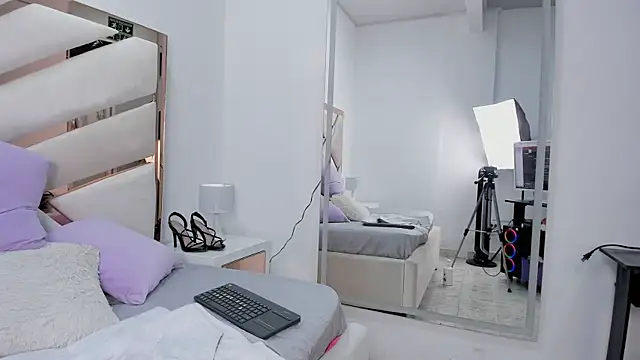 Snapshot of Naughty__Mom chatting on February 8, 2025, 10:19 pm Naughty Mom online show from February 8, 2025, 10:19 pm