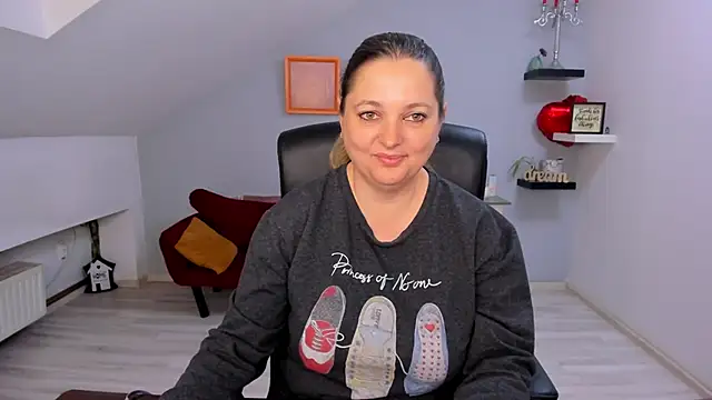 LollaGirl online show from March 27, 2026, 4:18 am