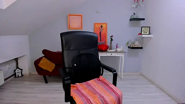 LollaGirl online show from April 3, 2026, 3:26 am