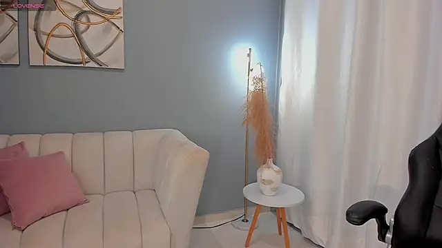 Snapshot of BrookeMiller chatting on March 18, 2025, 11:30 am BrookeMiller online show from March 18, 2025, 11:30 am