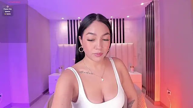 RossieRhoades online show from October 3, 2025, 7:22 pm