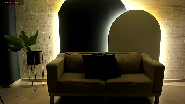 RossieRhoades online show from October 20, 2025, 7:25 pm