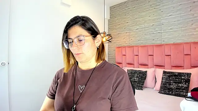 SarahDeyvis online show from September 29, 2025, 7:40 pm