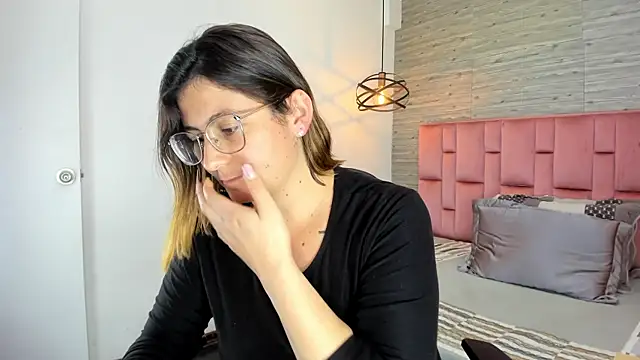 SarahDeyvis online show from October 23, 2025, 5:23 pm