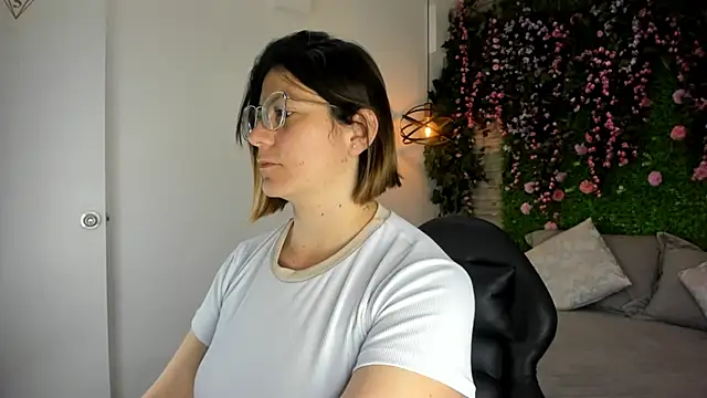 SarahDeyvis online show from January 12, 2026, 2:22 pm