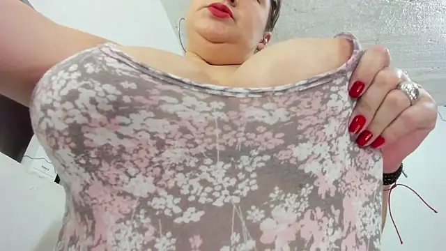 Snapshot of susy_bigboobs chatting on February 3, 2025, 3:53 am susy bigboobs online show from February 3, 2025, 3:53 am