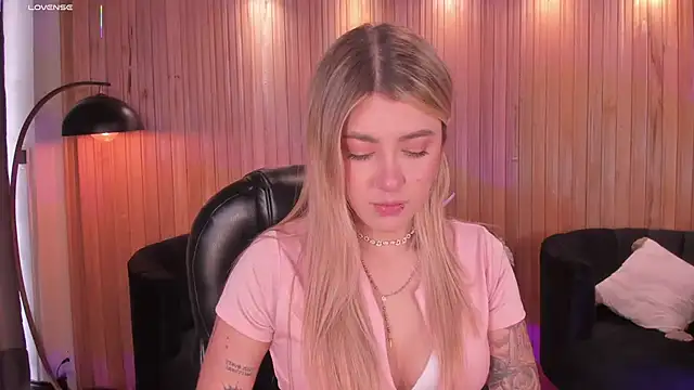 EveBensonX online show from November 16, 2025, 6:02 pm