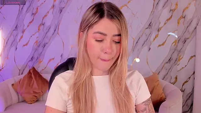 EveBensonX online show from December 4, 2025, 11:52 am