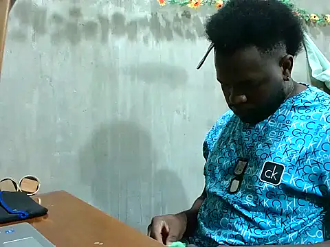 2ocmaxi online show from November 17, 2025, 8:58 pm