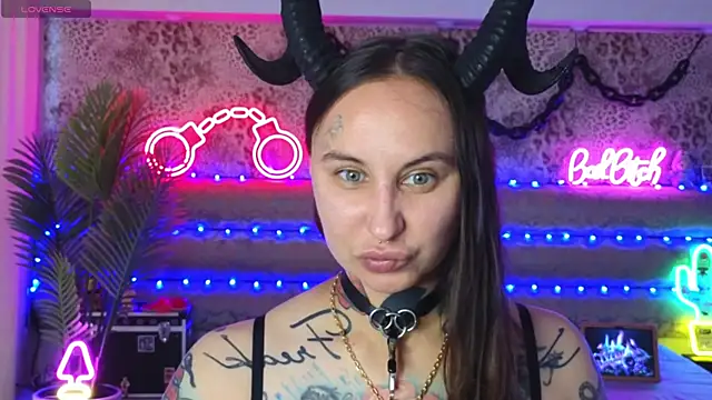 Cool Freak  online show from July 17, 2026, 9:49 am