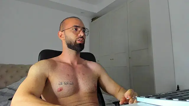 MichaelMasterss online show from June 18, 2026, 9:19 pm