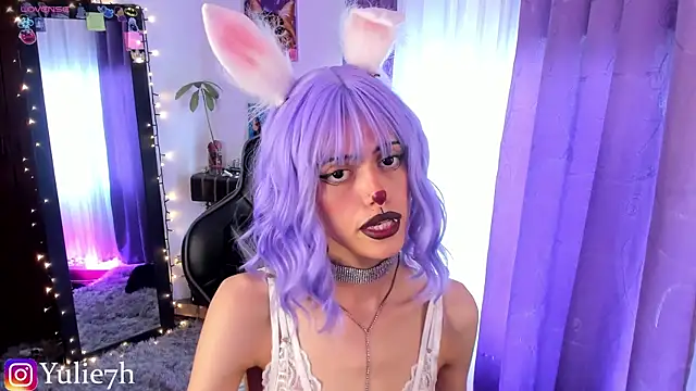  Jessy Moon  online show from April 4, 2026, 9:45 pm