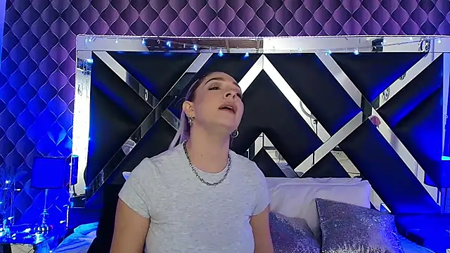 victoriaa lee  online show from January 16, 2026, 9:30 pm