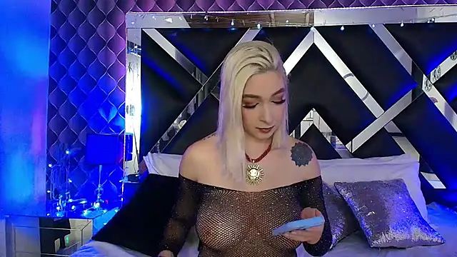 victoriaa lee  online show from February 20, 2026, 7:58 pm