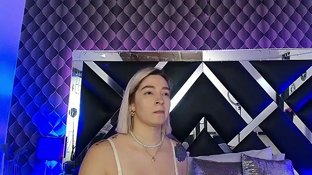 victoriaa lee  online show from May 22, 2026, 7:30 pm