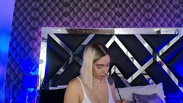 victoriaa lee  online show from May 29, 2026, 7:34 pm