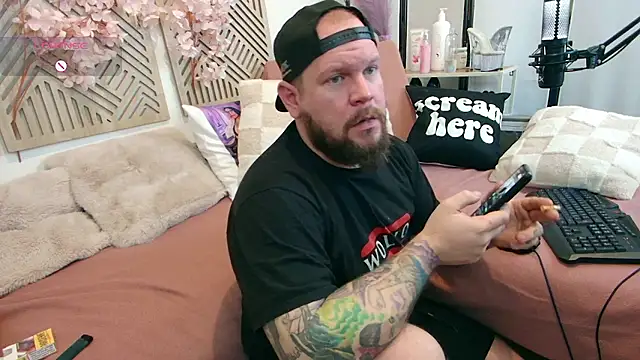 xBuzzRightHerex online show from January 17, 2026, 9:36 am