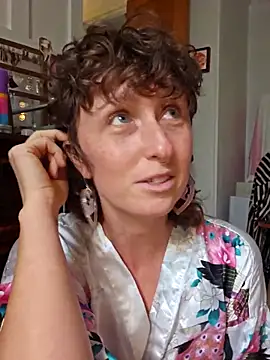 mossy kiss online show from October 8, 2025, 6:27 pm