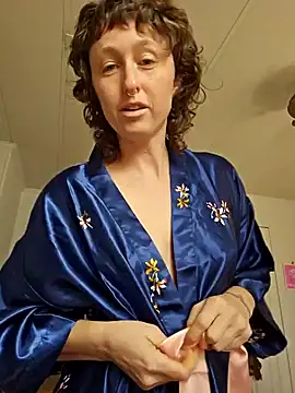 mossy kiss online show from February 7, 2026, 3:38 pm