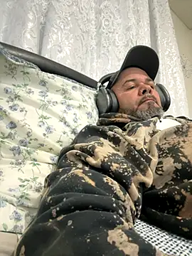 Snapshot of Cristian-Brayan chatting on November 7, 2025, 11:10 am Cristian-Brayan online show from November 7, 2025, 11:10 am