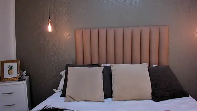 Alexa Thaylor  online show from January 13, 2025, 6:49 pm