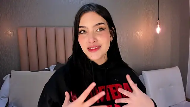 Alexa Thaylor  online show from January 16, 2025, 2:41 pm