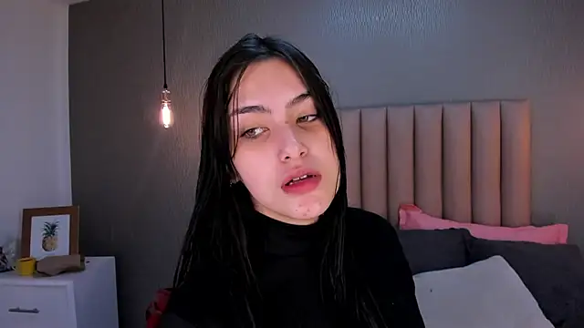 Alexa Thaylor  online show from March 13, 2025, 2:44 pm