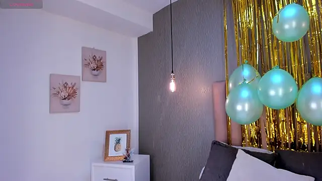 Alexa Thaylor  online show from March 17, 2025, 6:42 pm