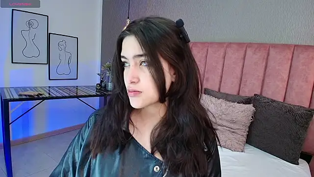 Alexa Thaylor  online show from March 21, 2026, 2:20 pm