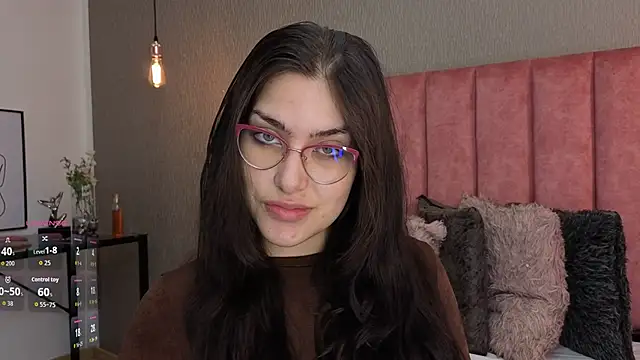 Alexa Thaylor  online show from June 2, 2026, 4:42 pm