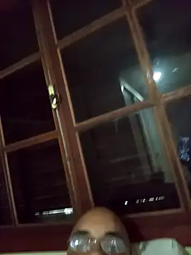 RobertoBuzios22 online show from November 4, 2025, 1:54 pm