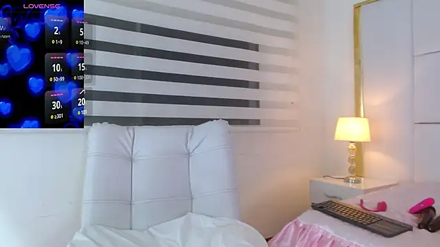Snapshot of WANDAFOXX1 chatting on February 23, 2025, 4:07 am WANDAFOXX1 online show from February 23, 2025, 4:07 am