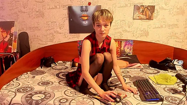 Snapshot of KagamiTayga chatting on October 1, 2025, 8:31 am KagamiTayga online show from October 1, 2025, 8:31 am