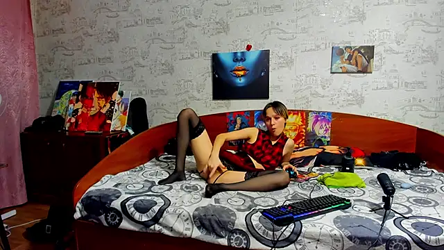 Snapshot of KagamiTayga chatting on November 9, 2025, 2:37 pm KagamiTayga online show from November 9, 2025, 2:37 pm