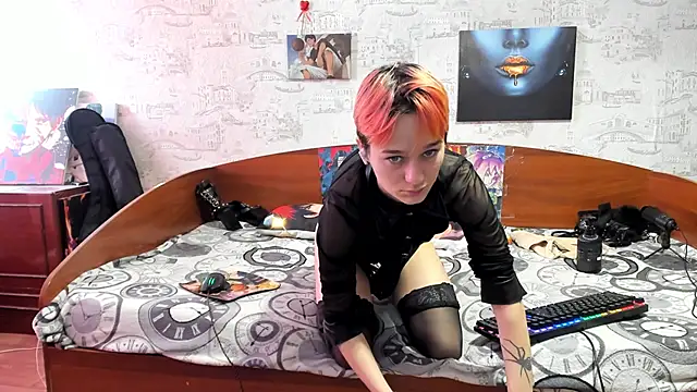 KagamiTayga online show from April 6, 2026, 4:46 am