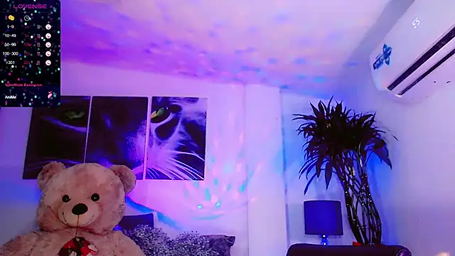 Sophiesweet5 online show from April 8, 2026, 4:45 am