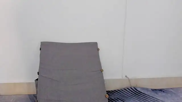 Snapshot of All_yours555 chatting on January 4, 2025, 5:27 am All yours555 online show from January 4, 2025, 5:27 am