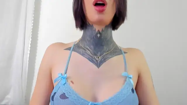 Snapshot of All_yours555 chatting on March 1, 2025, 1:32 am All yours555 online show from March 1, 2025, 1:32 am