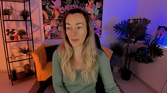 RebeccaMartinez online show from December 17, 2024, 7:29 am