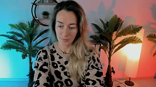 RebeccaMartinez online show from December 22, 2024, 5:23 am