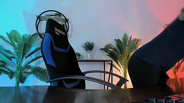 RebeccaMartinez online show from December 27, 2024, 8:45 am