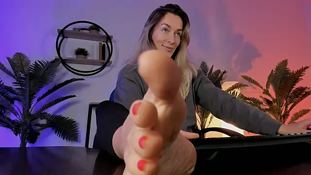 RebeccaMartinez online show from January 4, 2025, 1:31 pm