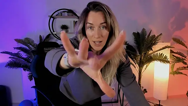 RebeccaMartinez online show from January 5, 2025, 4:58 am