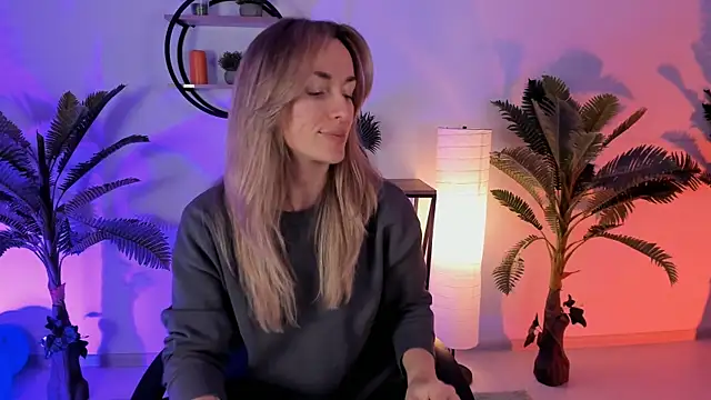 RebeccaMartinez online show from January 17, 2025, 9:39 am