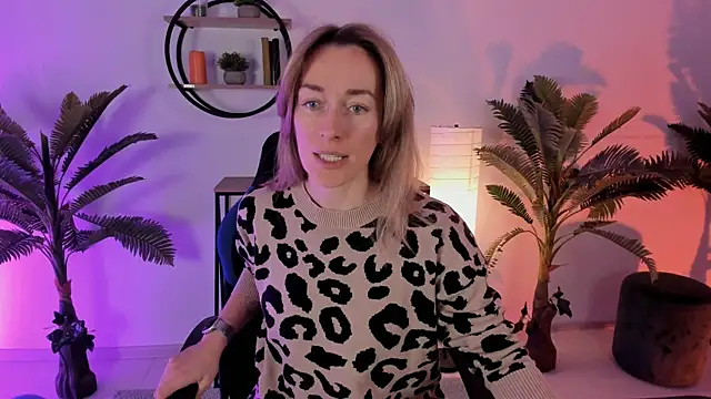 RebeccaMartinez online show from January 24, 2025, 5:42 am