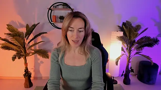 RebeccaMartinez online show from January 30, 2025, 7:18 am