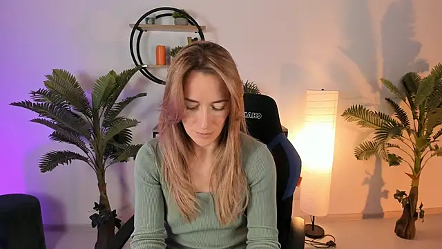 RebeccaMartinez online show from February 13, 2025, 7:45 am