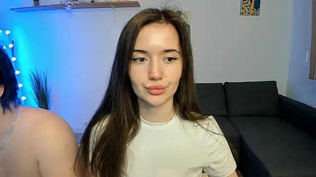 PollyFlame online show from November 18, 2025, 8:02 pm